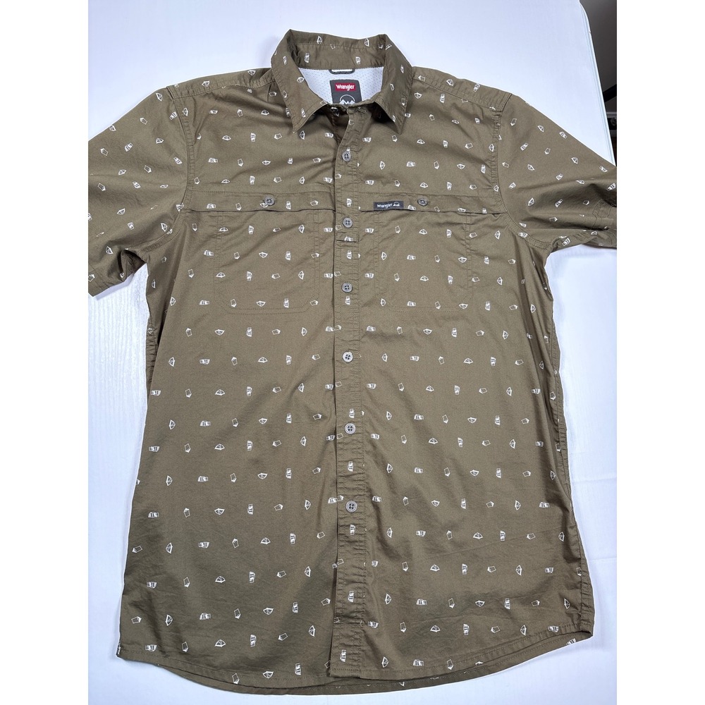 Wrangler Men Regular Fit Short Sleeve Button Up Tent Camping Print Shirt Green M